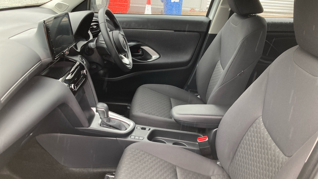 Toyota Yaris Cross Icon White #5