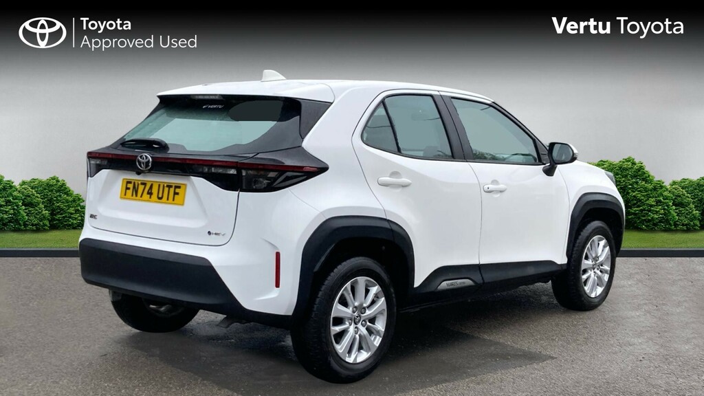 Toyota Yaris Cross Icon White #2