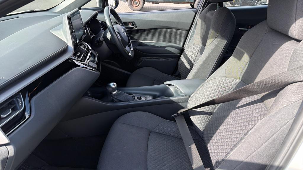 Toyota C-Hr Icon White #5