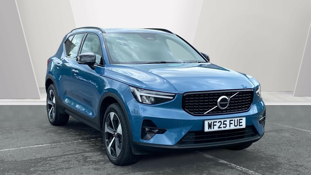 Volvo XC40 Plus Blue