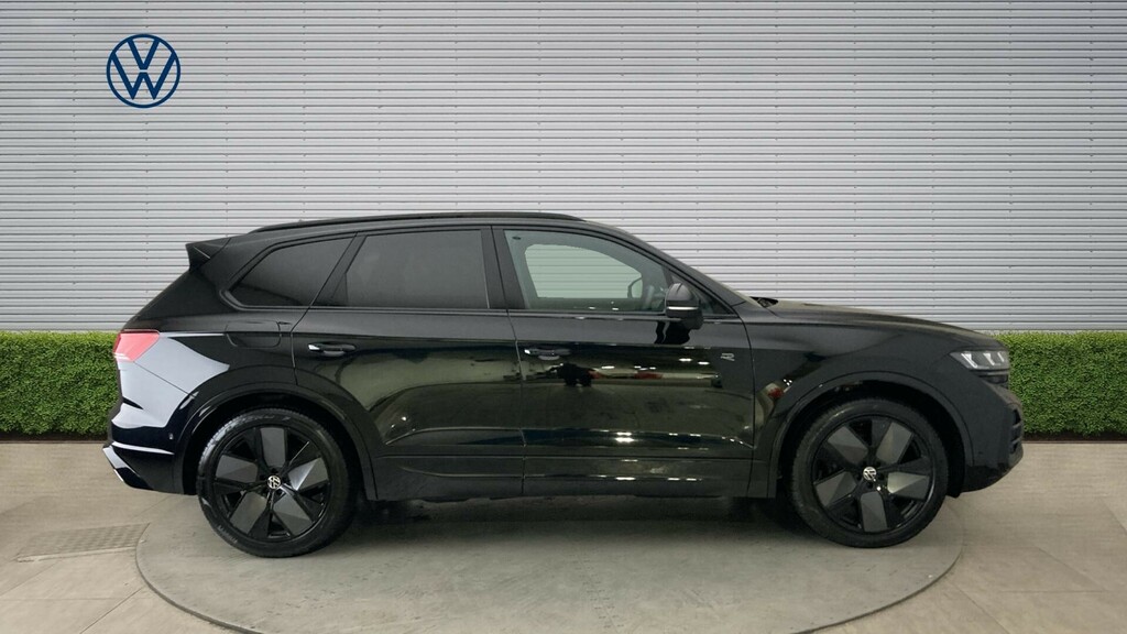 Volkswagen Touareg Black Edition YC75KNB Black #4
