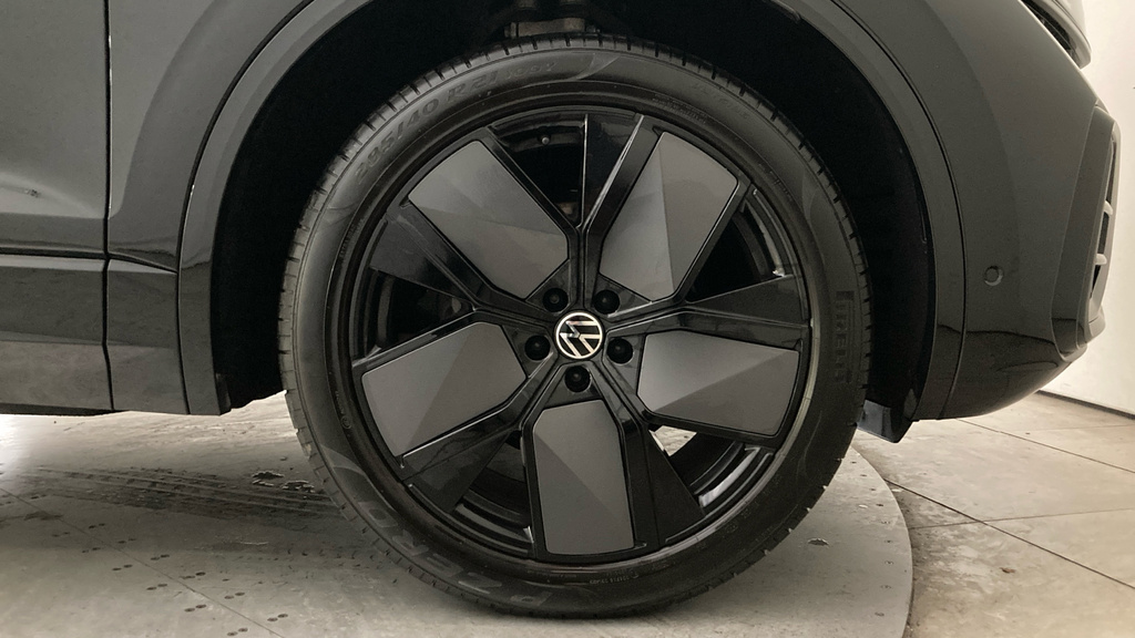 Volkswagen Touareg Black Edition YC75KNB Black #5