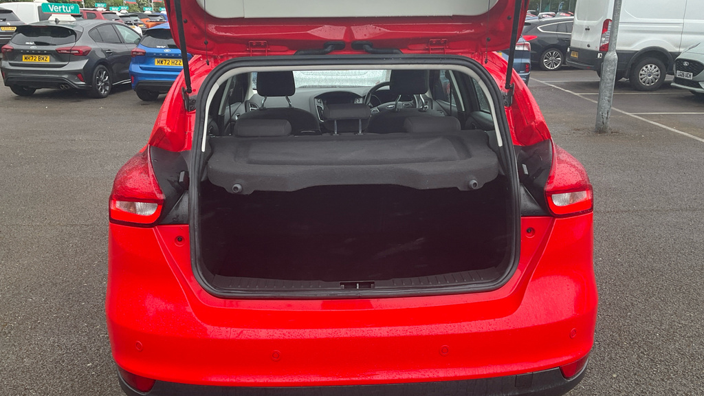 Ford Focus Titanium Red #4