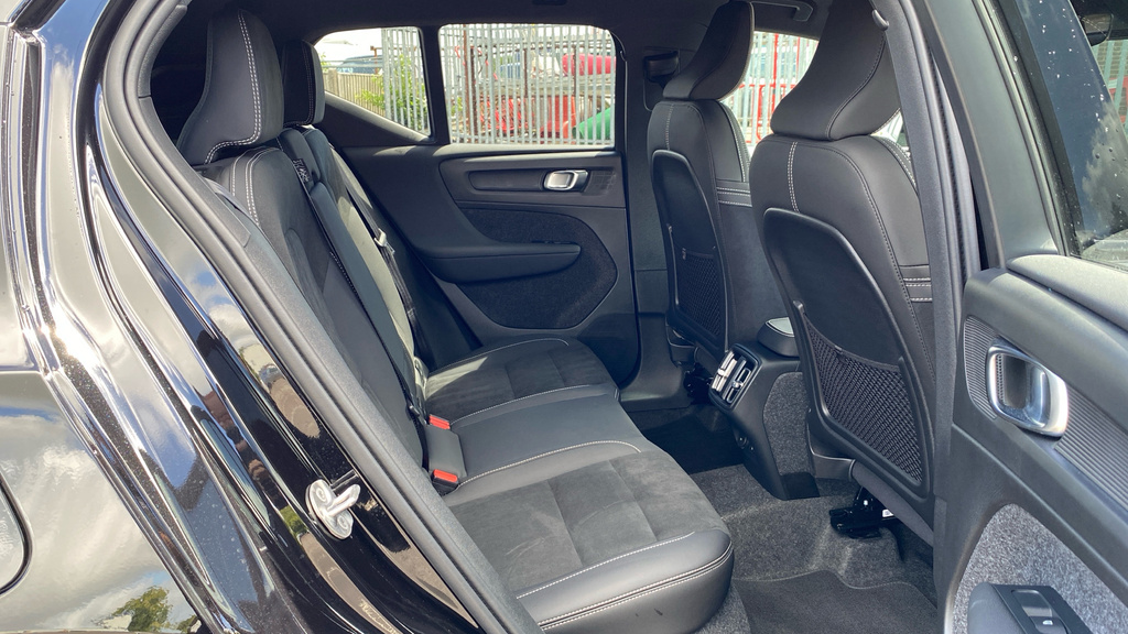 Volvo XC40 Plus Black Edition AV26MXW Black #6