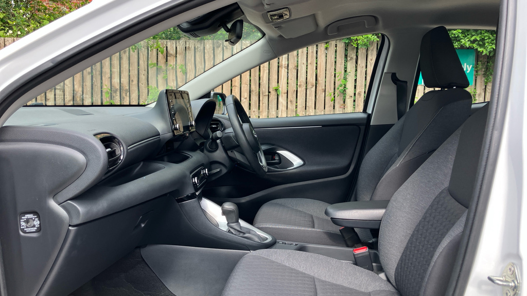 Toyota Yaris Icon AF73UOC White #4