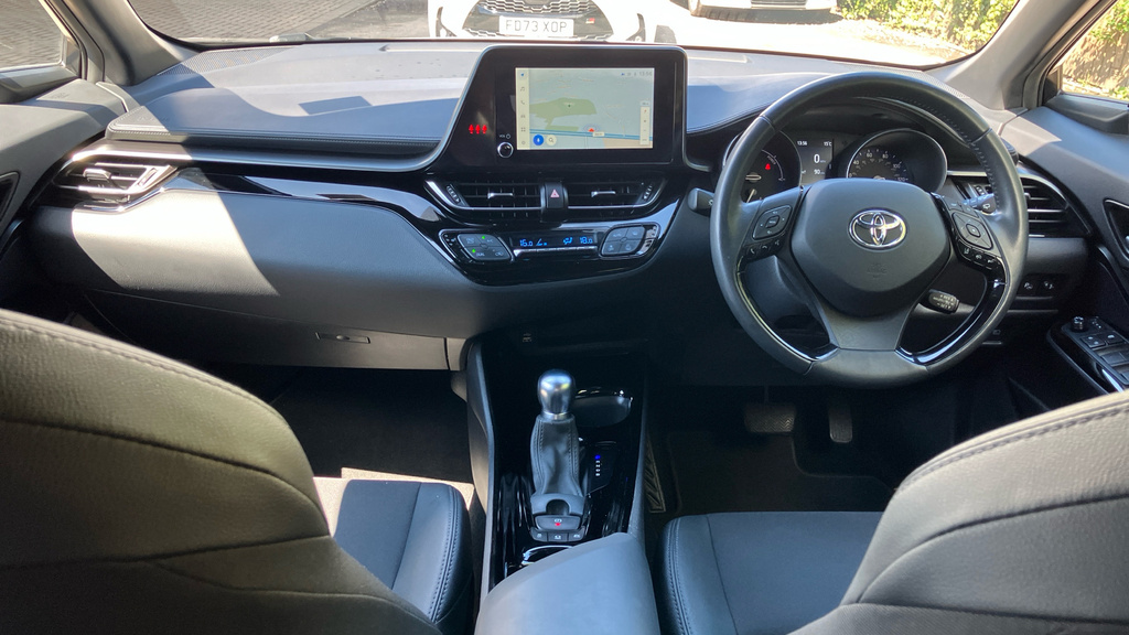 Toyota C-Hr Design AK22SUH White #6