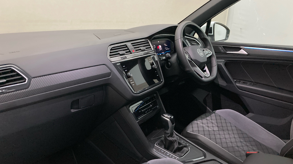 Volkswagen Tiguan R-line YH23CFN White #2