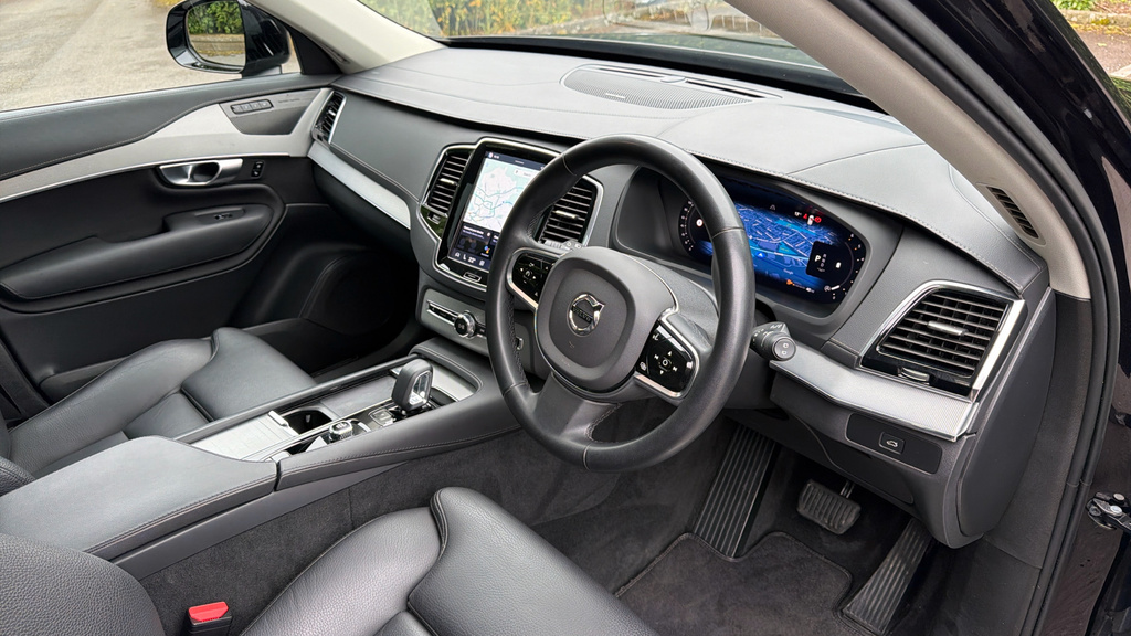 Volvo XC90 Plus Black #4