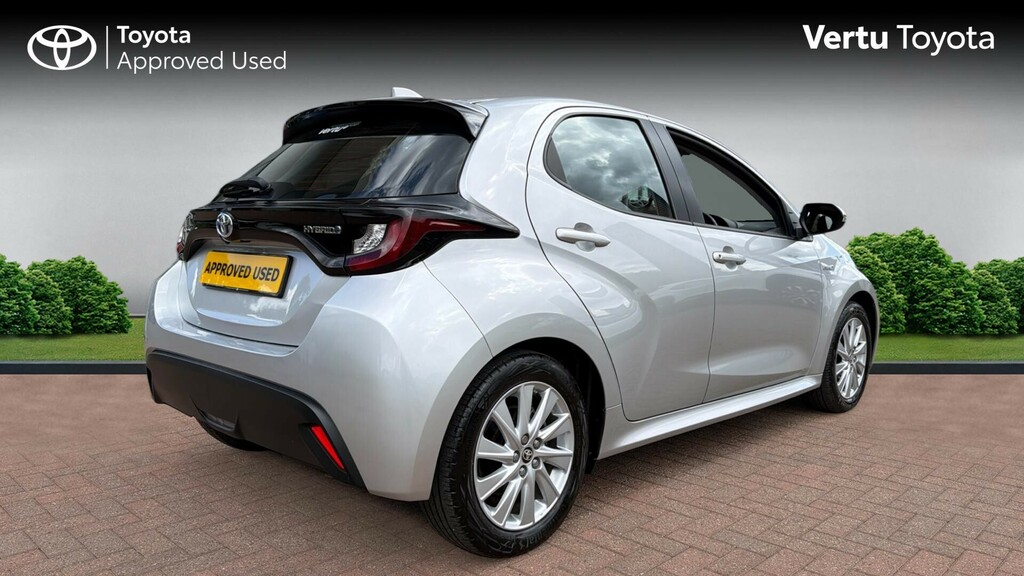 Toyota Yaris Icon Silver #2