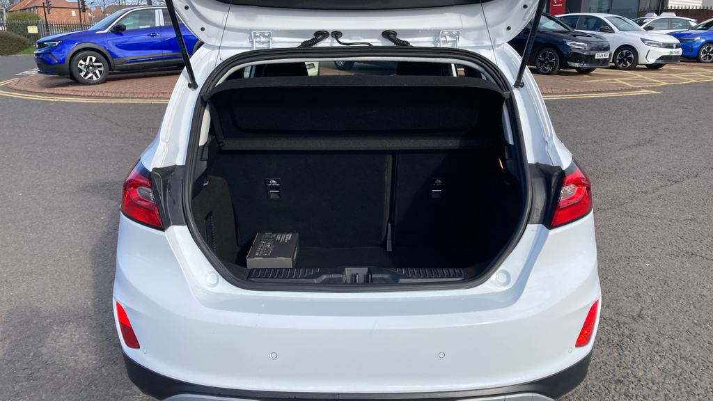 Ford Fiesta Active White #4