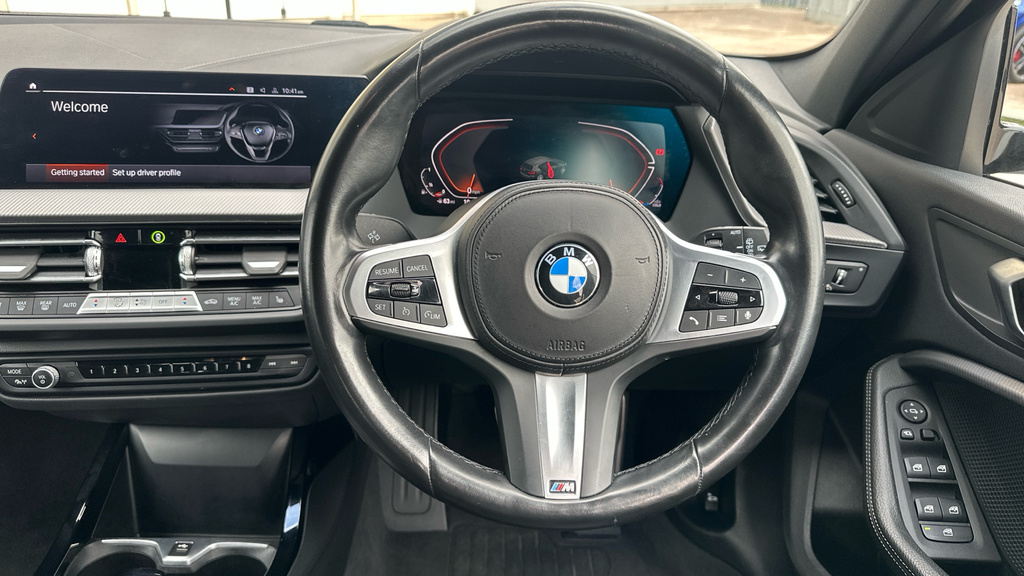 BMW 1 Series M Sport YC73ZVU White #5
