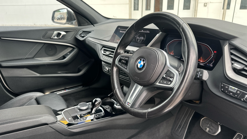 BMW 1 Series M Sport YC73ZVU White #6