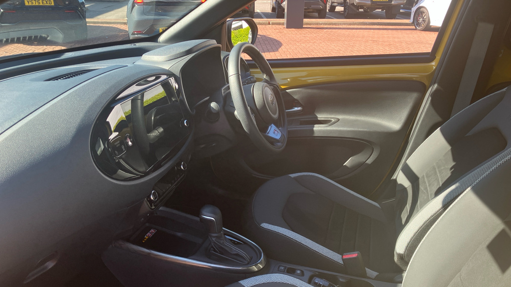 Toyota Aygo X Gr Sport YM75VXX Yellow #5