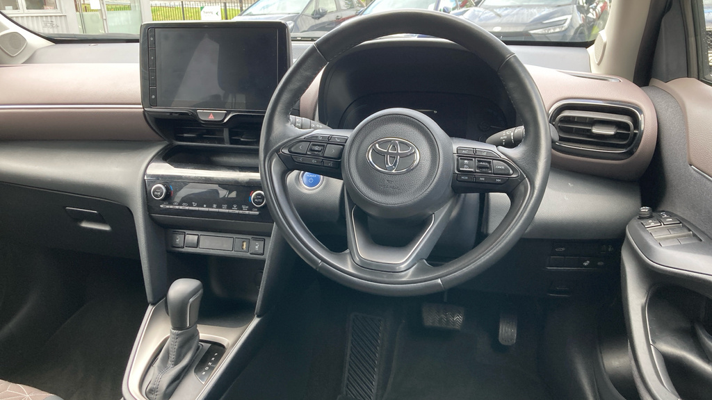 Toyota Yaris Cross Excel White #6