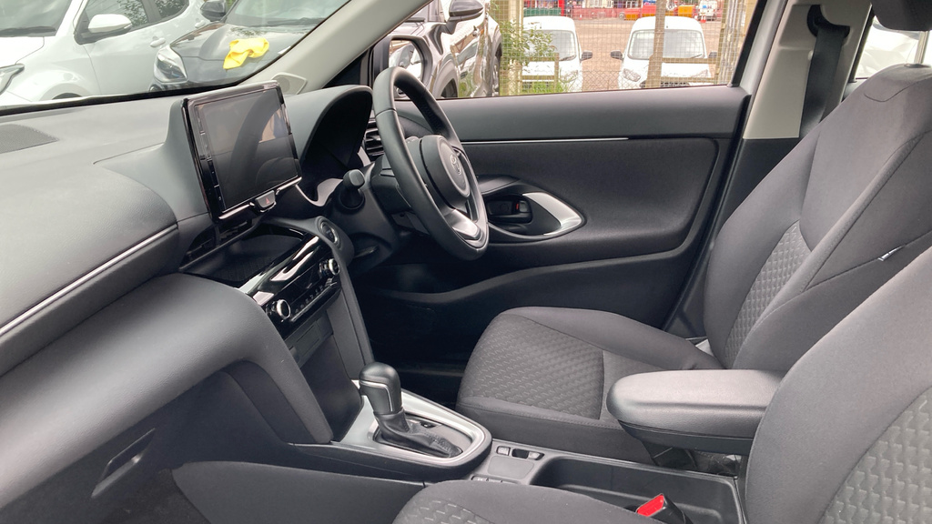Toyota Yaris Cross Icon White #5