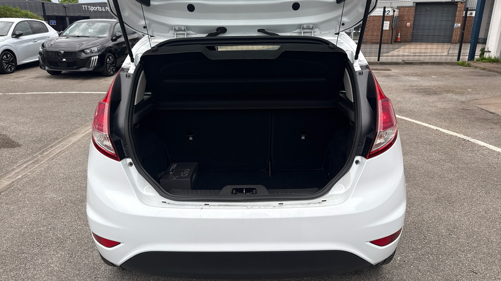 Ford Fiesta Zetec White #4