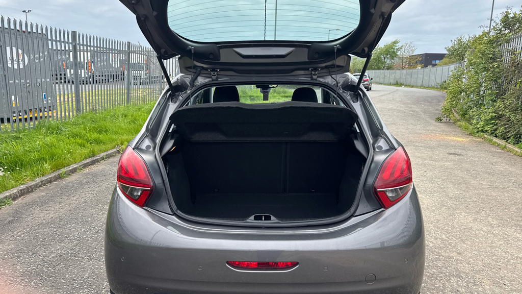 Peugeot 208 Signature NL68RWN Grey #4