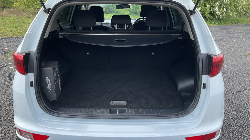 Kia Sportage 1 NL68MFJ White #4