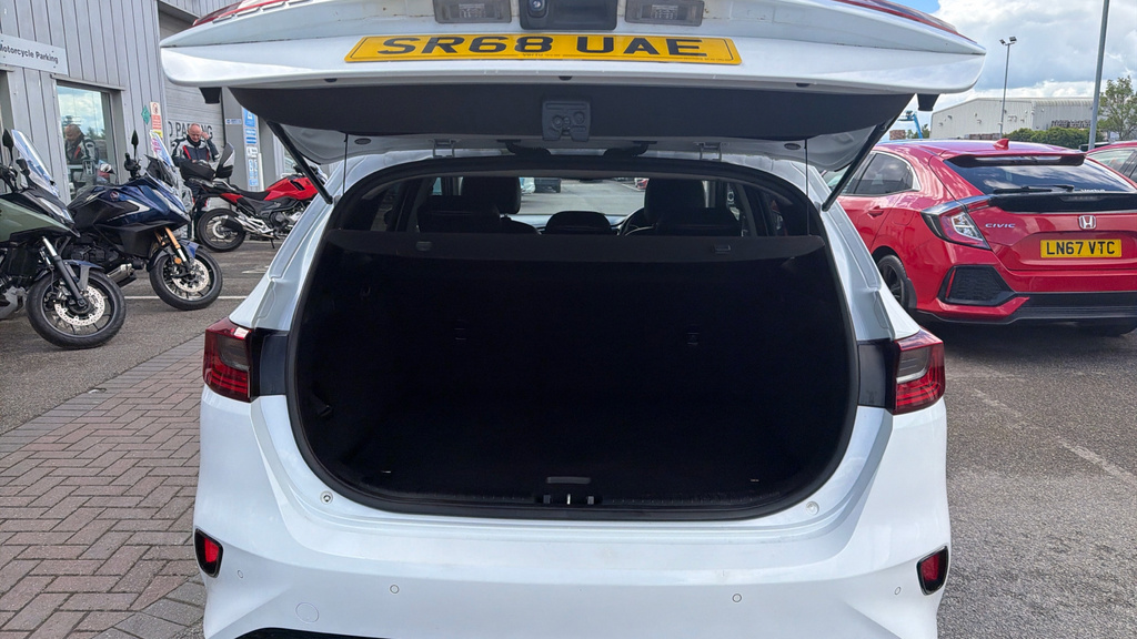 Kia Ceed 3 SR68UAE White #4