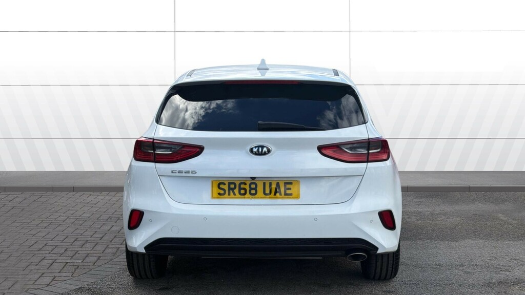 Kia Ceed 3 SR68UAE White #6