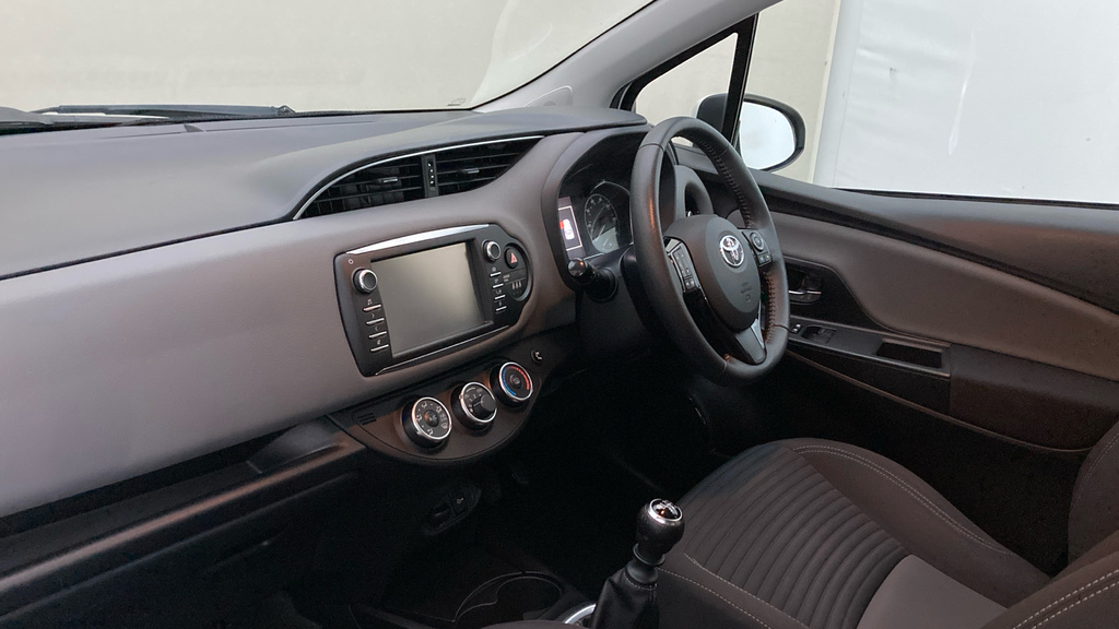 Toyota Yaris Icon Tech YC68LFM White #2