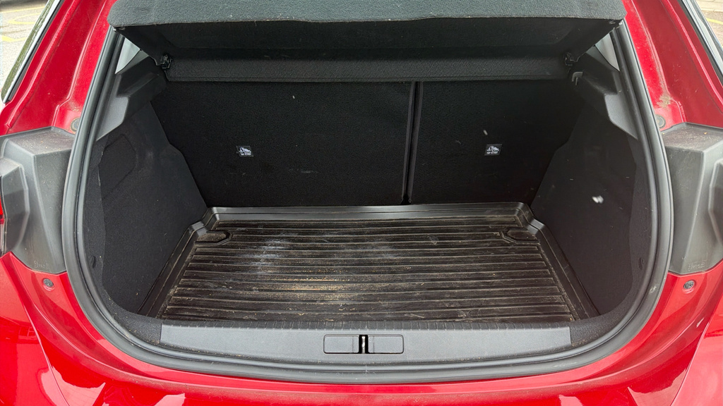 Vauxhall Corsa Design YM72WLX Red #4