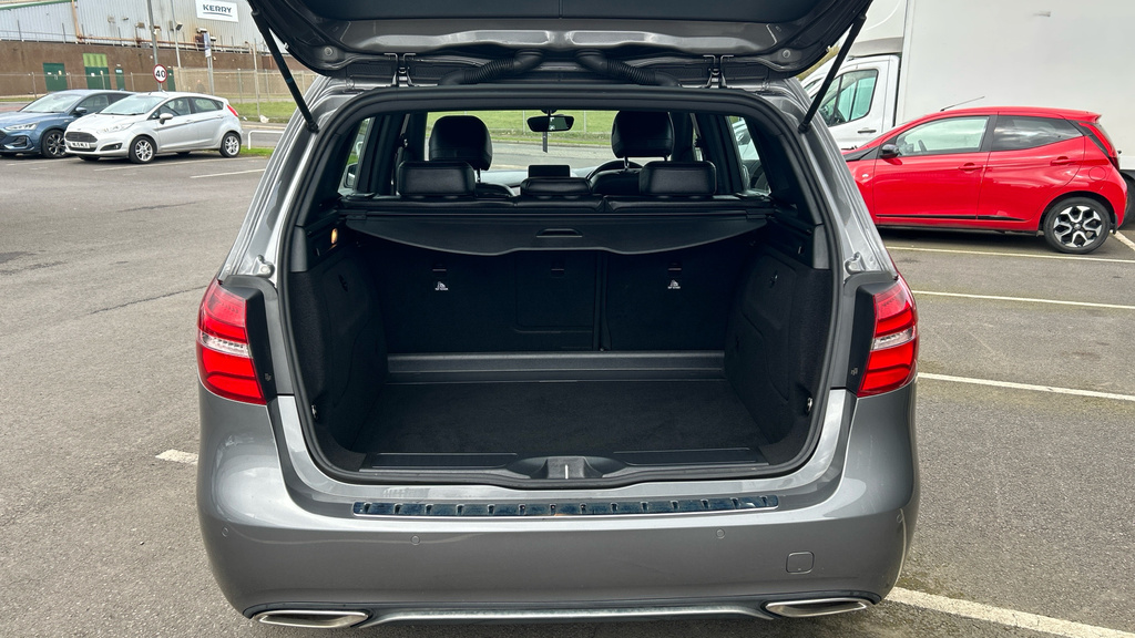 Mercedes-Benz B Class Exclusive Edition KL68ZTT Grey #4
