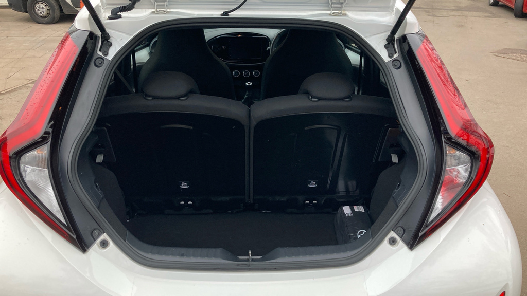 Toyota Aygo X Pure White #6