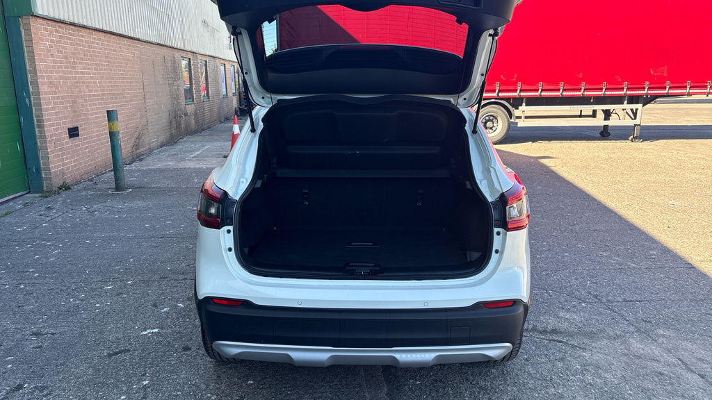 Nissan Qashqai N-motion YL69EAM White #4