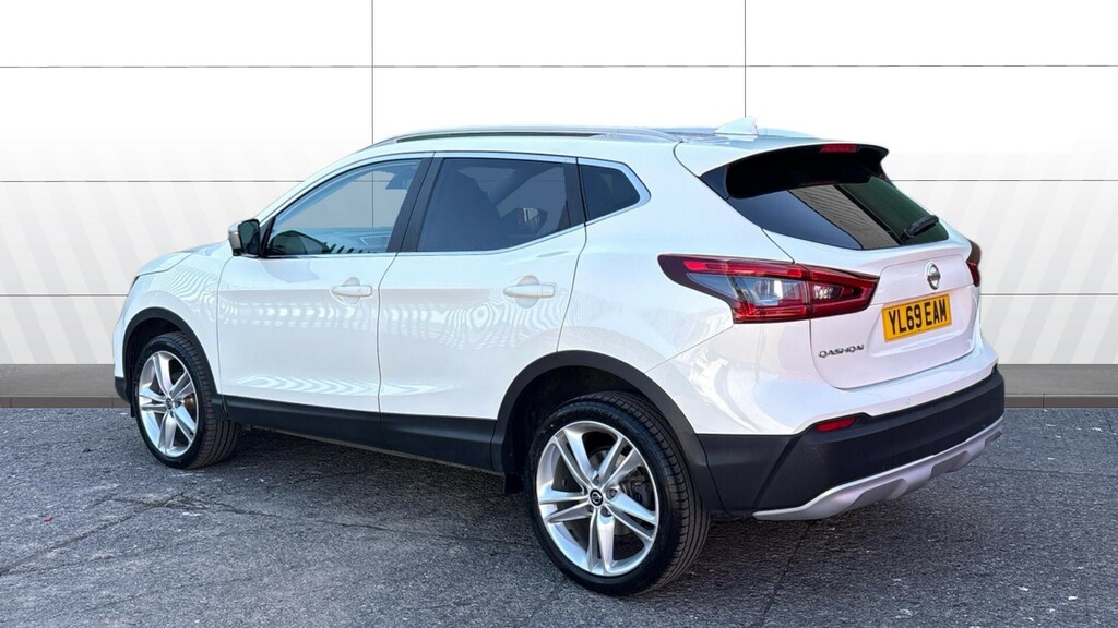 Nissan Qashqai N-motion YL69EAM White #2