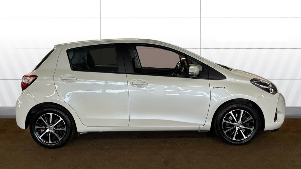 Toyota Yaris Icon Tech PE18NVM White #5