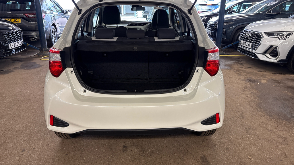 Toyota Yaris Icon Tech PE18NVM White #4