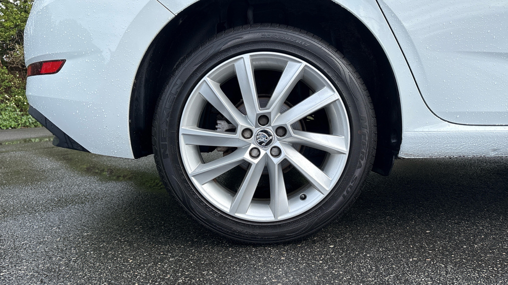 Skoda Scala Se L White #5