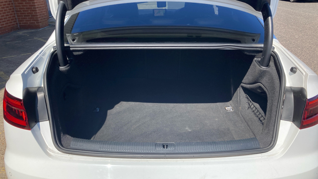 Audi A4 Black Edition SE68ZXP White #4