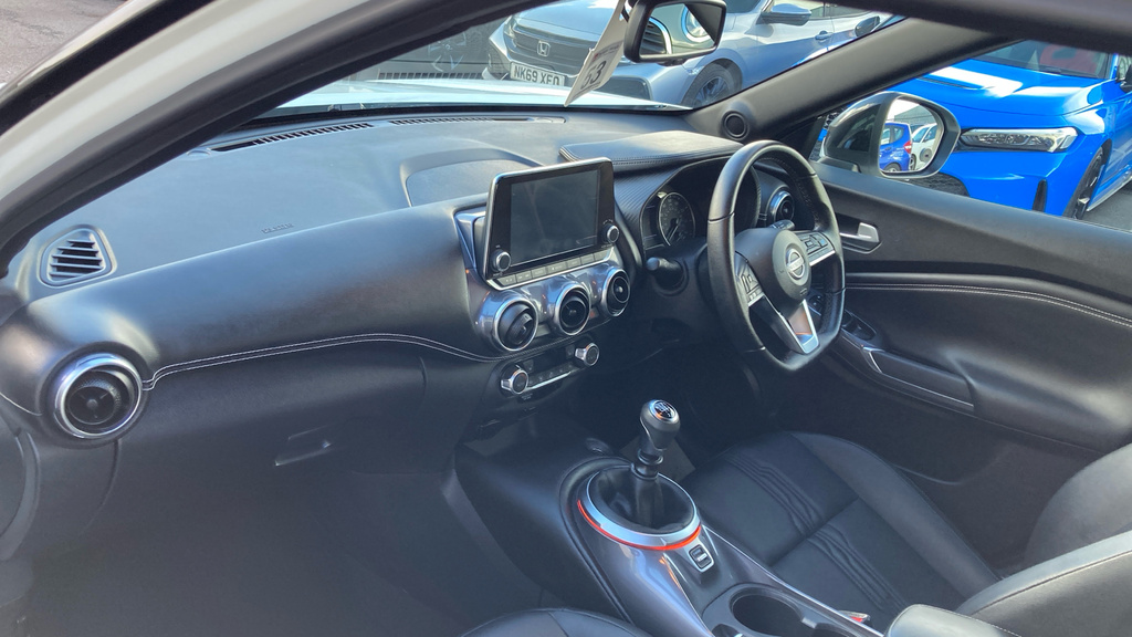 Nissan Juke Tekna White #2