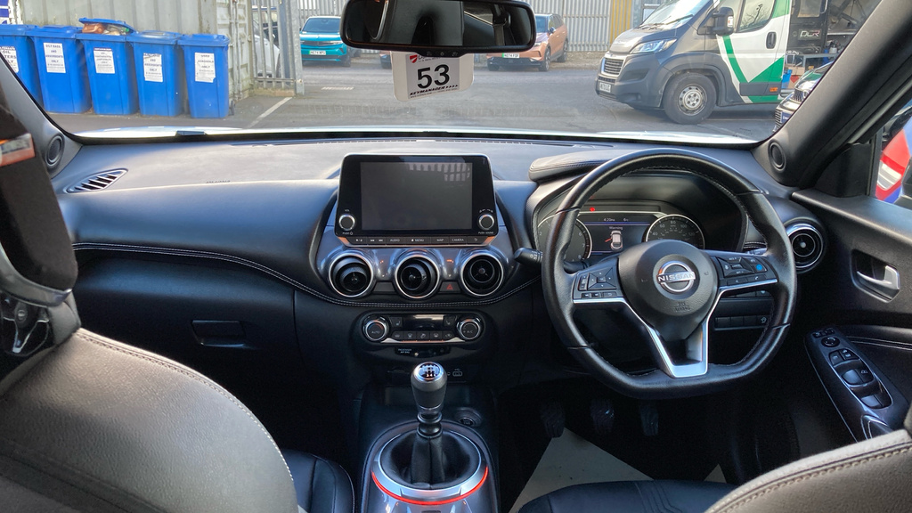 Nissan Juke Tekna White #4