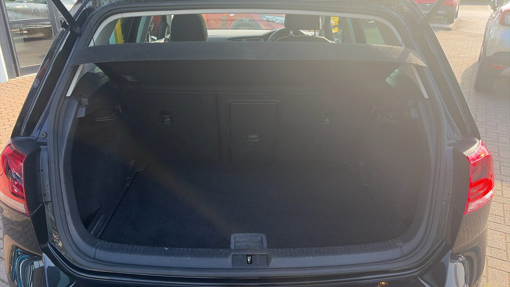 Volkswagen Golf Gt Edition Black #4