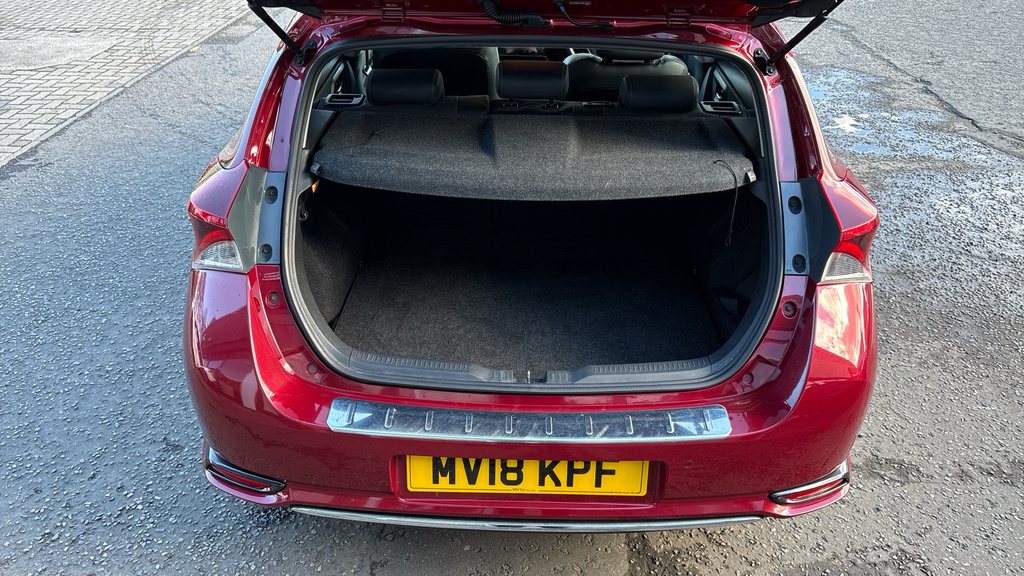 Toyota Auris Excel Red #4
