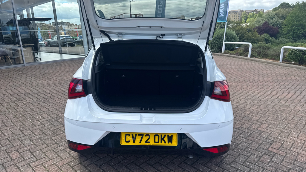 Hyundai I20 Premium CV72OKW White #4