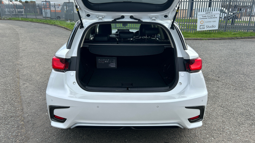 Lexus CT Premier White #4
