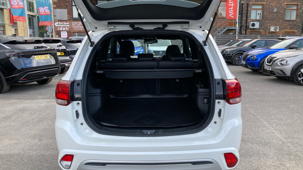 Mitsubishi Outlander Dynamic White #4