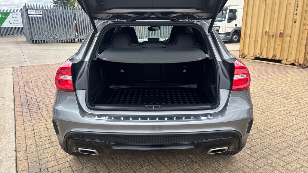 Mercedes-Benz GLA Class Amg Line YM66WRJ Grey #4