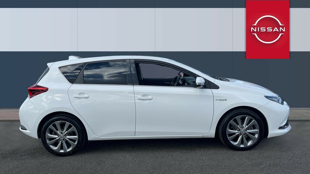 Toyota Auris Excel White #5