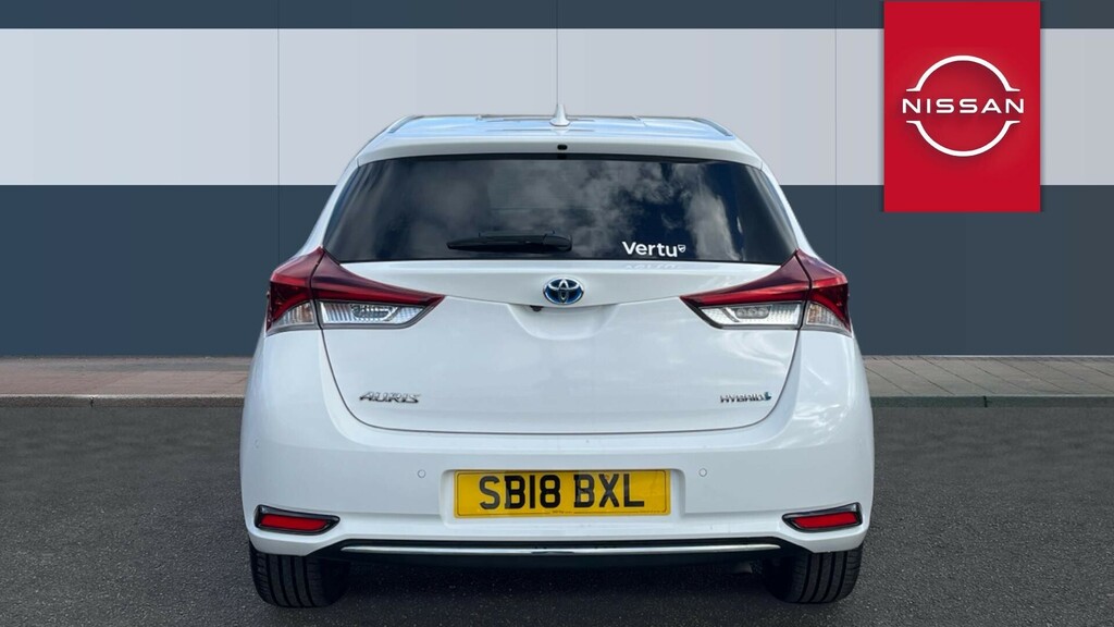 Toyota Auris Excel White #6