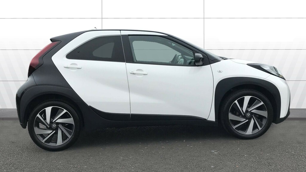 Toyota Aygo X Edge White #5