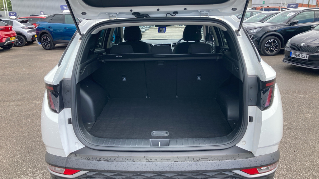 Hyundai Tucson Se Connect CK71EER White #4