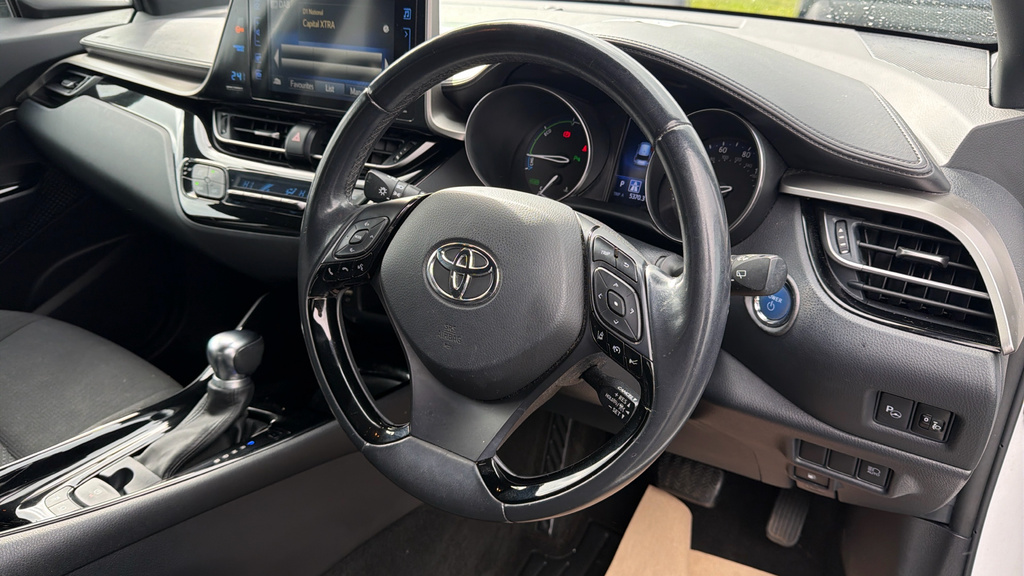 Toyota C-Hr Design White #6