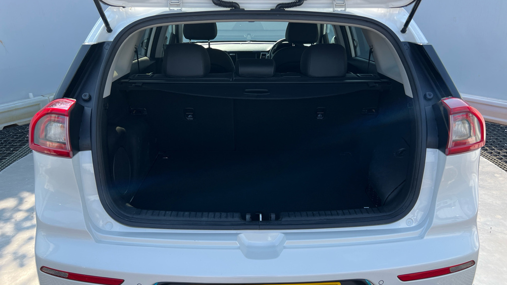 Kia Niro 3 RN19TYK White #4