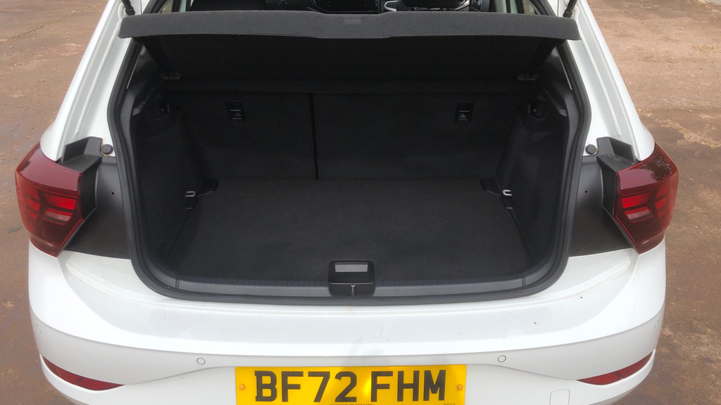 Volkswagen Polo Life White #4