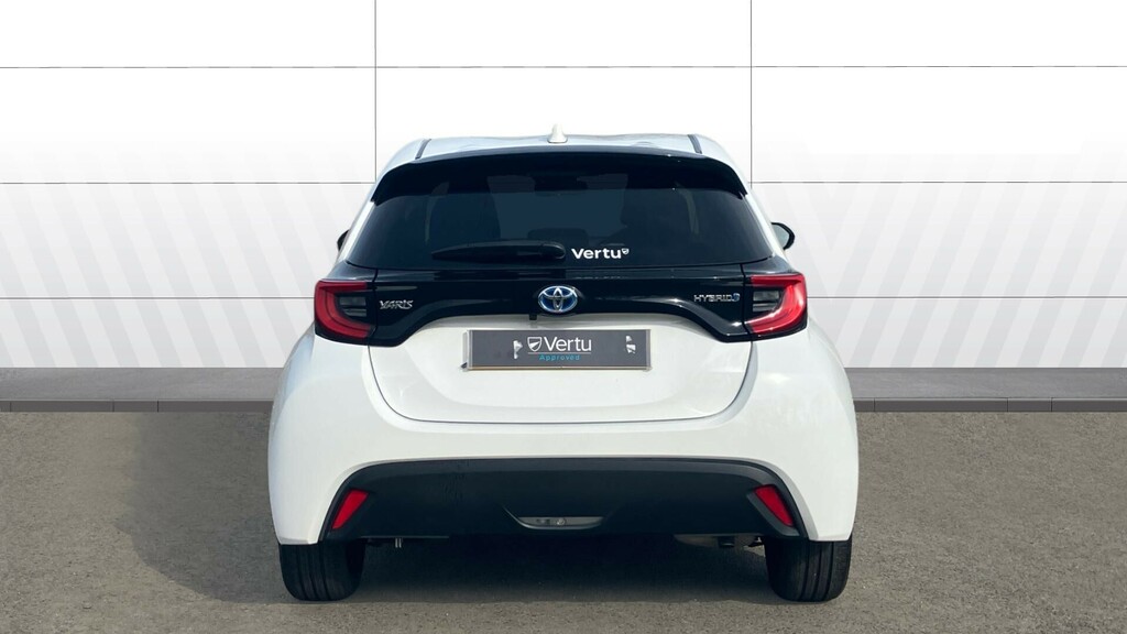 Toyota Yaris Design White #6